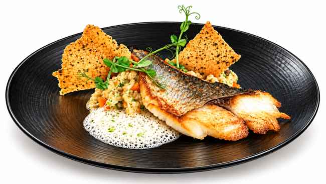 Filet de dorade – Restaurant Le Panoramique Cotentin Filet de dorade poêlé servi au restaurant Le Panoramique dans le Cotentin