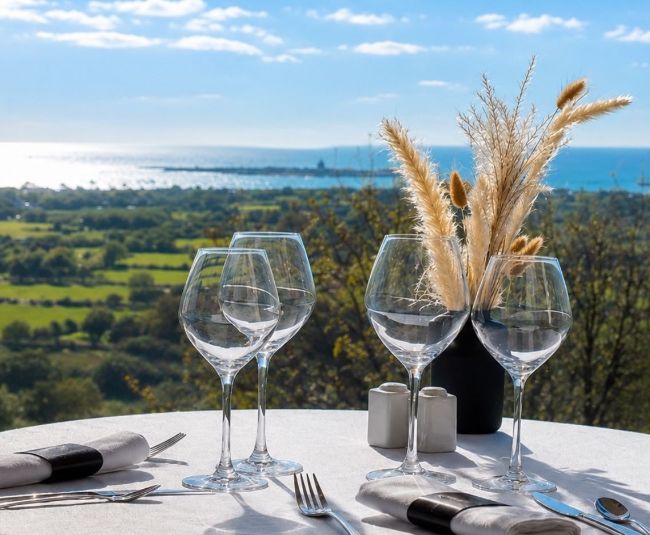 Restaurant Le Panoramique près de Saint-Vaast-la-Hougue Restaurant près de Saint-Vaast-la-Hougue avec vue sur Tatihou et la mer
